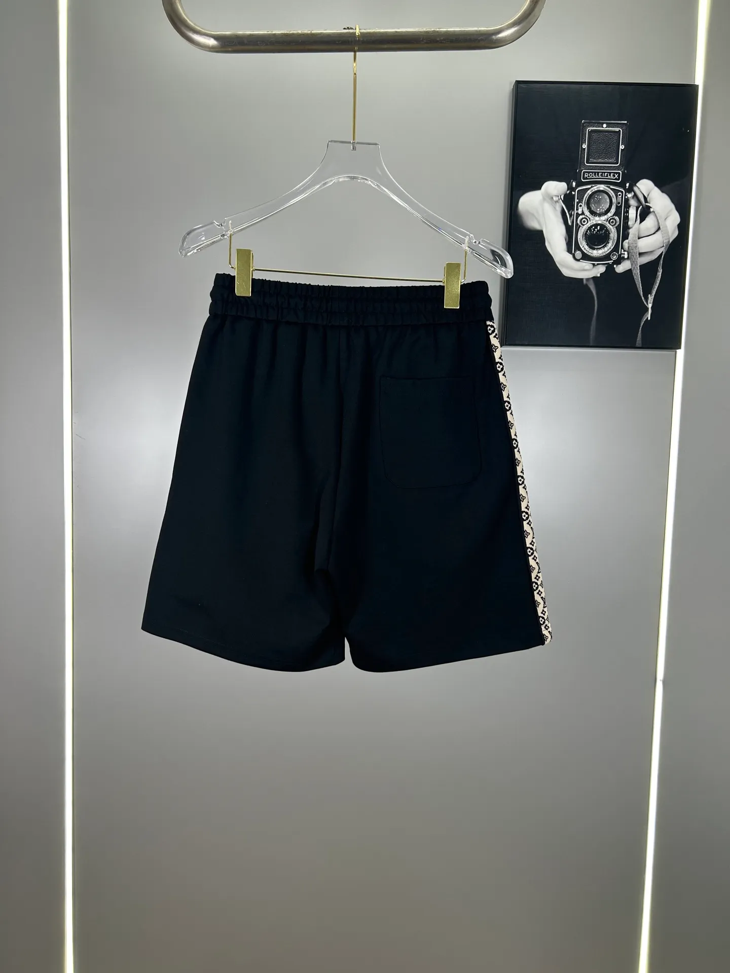 🅿️240 (high-end original specification version) Louis Vuitton LV 2025ss trade channel goods. Ribbon casual sports shorts. An irresistible classic style with a casual and fashionable touch. Simplified proportional tailoring creates a casual and versatile fit. The customer-supplied high-density 400g fabric is different from traditional knitted cotton fabrics. It feels soft and delicate, has a better texture, is comfortable and skin-friendly, anti-wrinkle and breathable. Modern classic urban benchmark with a new image. The drawstring waist design highlights the charm of sports and leisure. It shows the youthful and exuberant expression. Lazy and sexy... Size: S--XXL